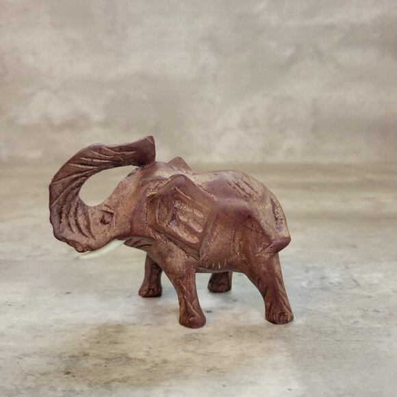 VINTAGE HAND CARVED WOOD WOODEN ELEPHANT WITH TUSK FIGURINE SCULPTURE - Picture 1 of 10